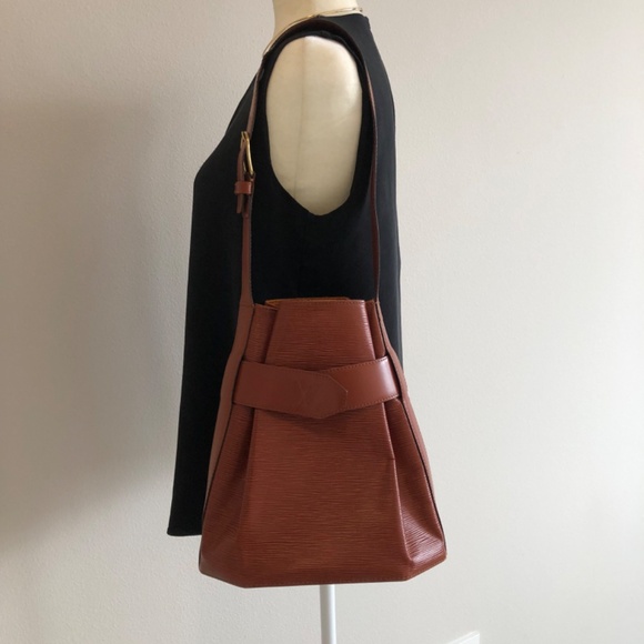 LOUIS VUITTON BAG - Picture 10 of 12